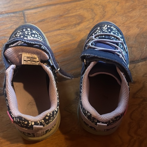 Oshkosh sneakers 9T - Picture 5 of 6